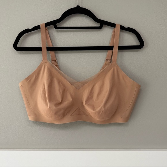 Honeylove CrossOver Bra in Sand - 38D/DD(E) - Picture 4 of 10